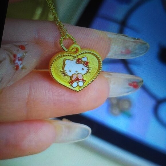 💲4⃣▶▶Hello Kitty Gold Tone Heart Necklace - Picture 3 of 4